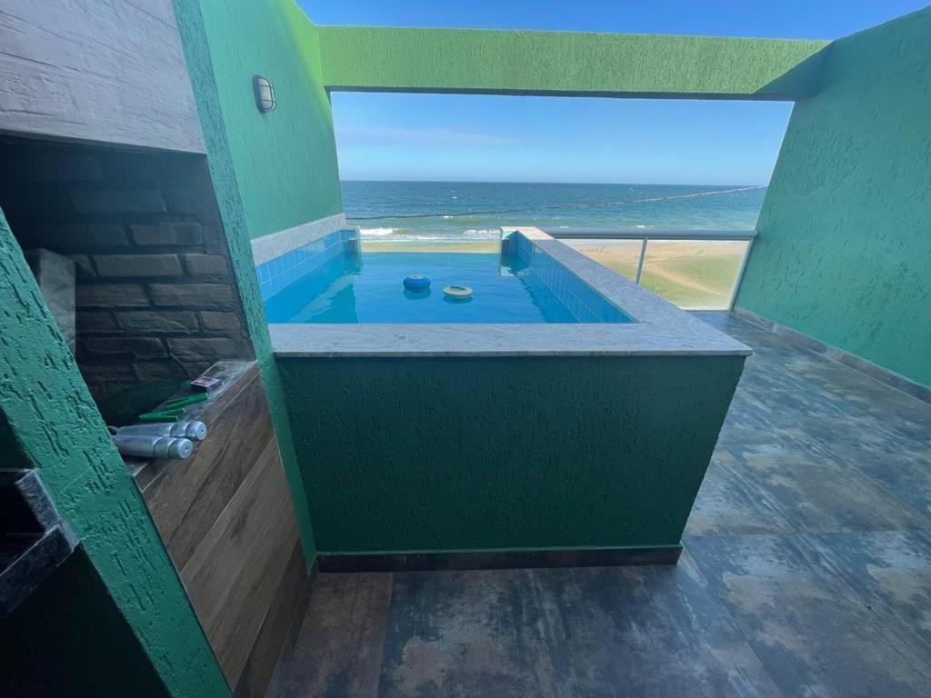 Triplex beira mar Rio das Ostras RJ Exterior foto